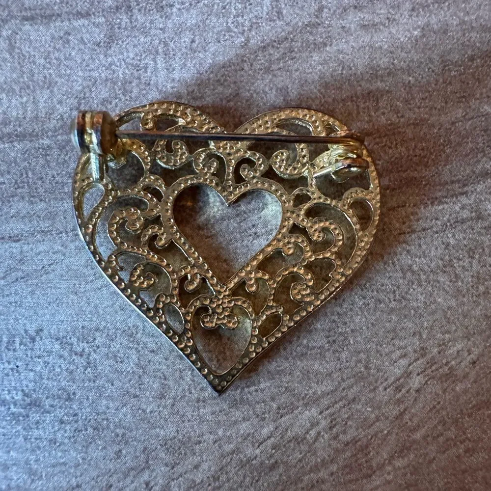 Vintage Pin Brooch Gold Toned Filigree Heart Design Romantic Swiftie Coquette